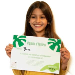 Enfant et son diplôme