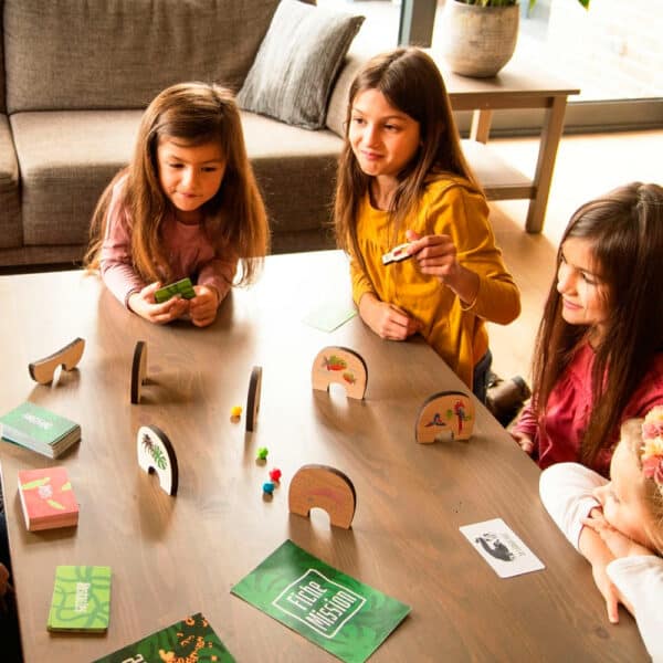 Enfants sui font une partie de Mission Amazonie